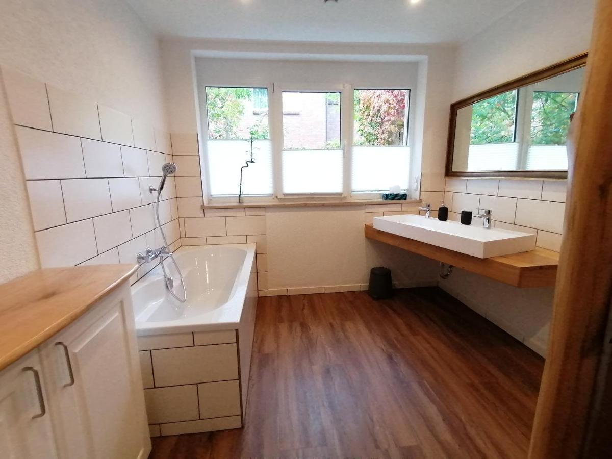 85 Qm Wohnung Pauluste Mit Terasse Und Garten ロストック エクステリア 写真